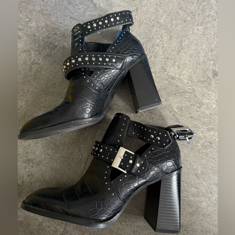 ZARA LIMITED EDITIONBlack Croc-Embossed Heeled Ankle Boots
